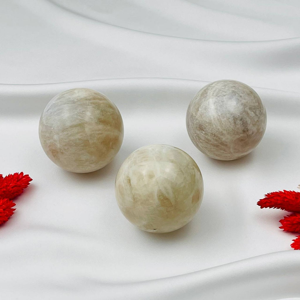 Шар из Лунного камня