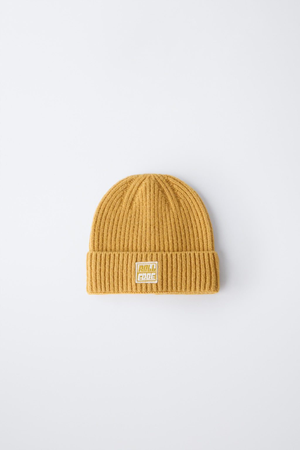KNIT BEANIE WITH LABEL