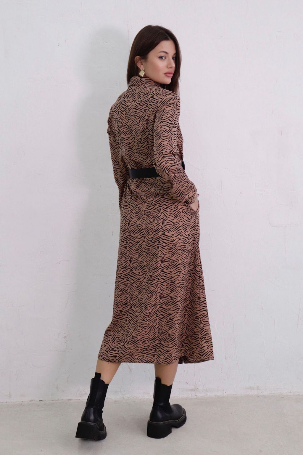 11007 Платье-рубашка удлинённое кофейно-чёрное - Martichelli фото 11