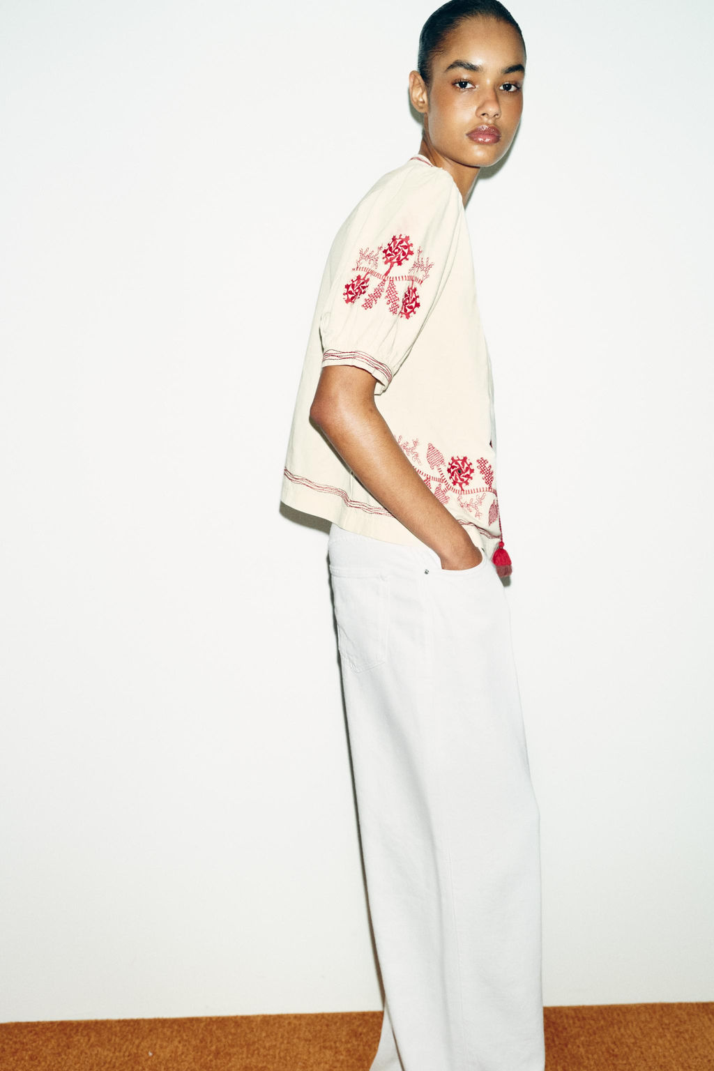 BLUSA BORDADOS BORLAS / Blanco - Zara фото 3