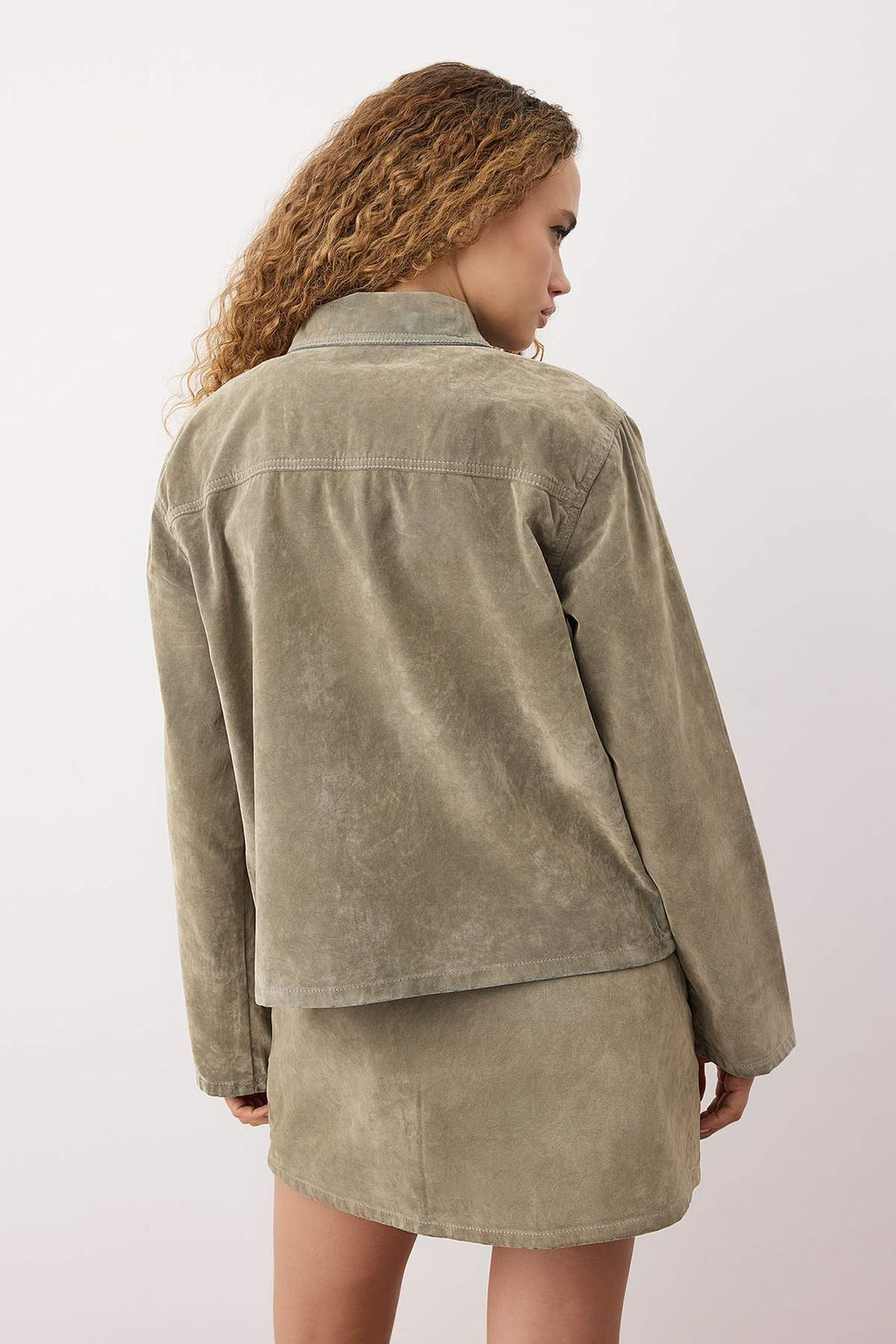 Bej Suet Gorunumlu Flok Bask?l? Regular Denim Ceket TWOAW26CE00050 - Trendyolmilla фото 4