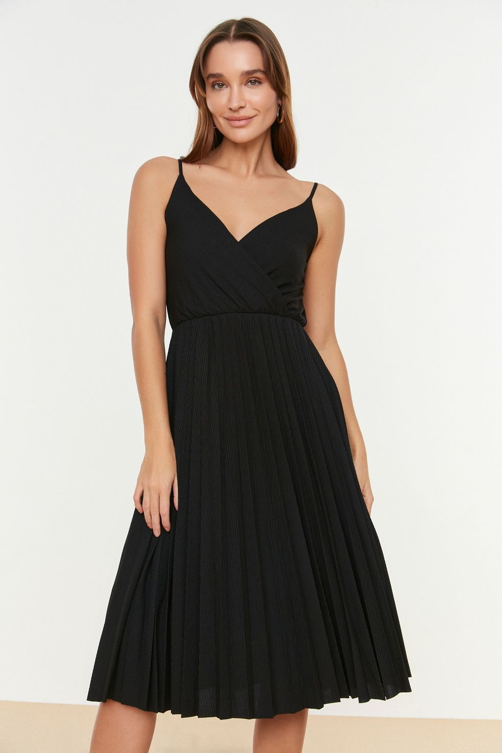 TRENDYOLMILLA Siyah Belden Ac?lanMidi Kruvaze Piliseli Ayarlanabilir Ask?l? Esnek Orme Elbise TWOSS20EL2729  фото 39