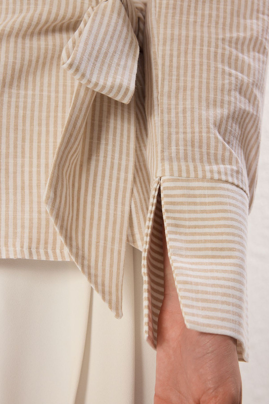 TRENDYOLMILLA Bej Yandan Baglama Detayl? Flaml? Pamuklu Regular Normal Kal?p Dokuma Gomlek TWOSS25GO00108  фото 4