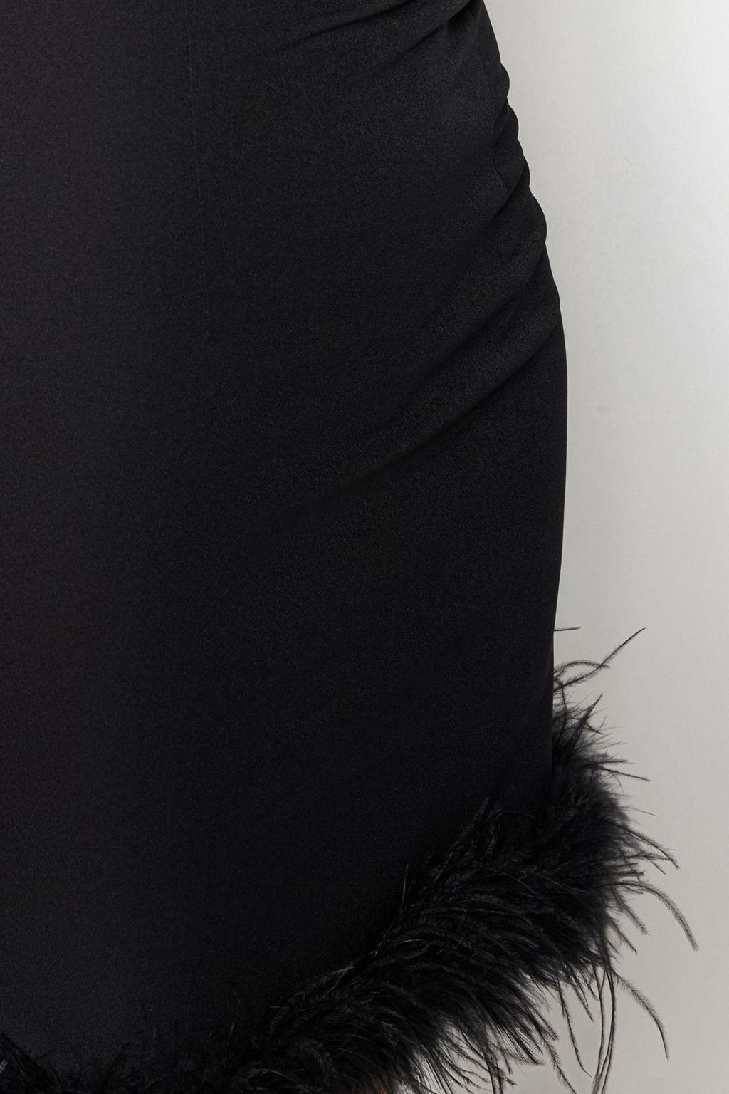 TRENDYOLMILLA Siyah Vucuda Oturan Otrisli Parlak Tasl? Dokuma K?sa S?k Abiye Elbise TPRSS23EL00255 фото 5