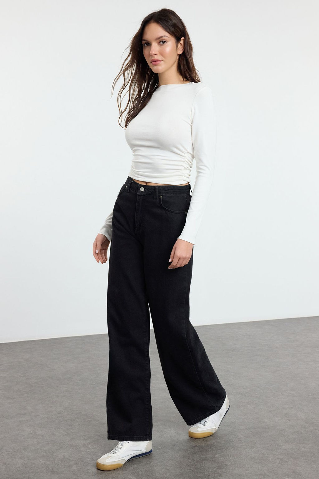 Ekru Viskon/Yumusak Kumasl? Fitted Buzgu/Drape Detayl? Kay?k Yaka Esnek Orme Bluz TWOAW25BZ00225