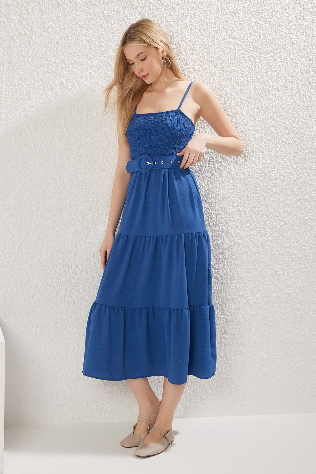 Indigo Duz Etegi Belden Ac?lan Gipeli Midi Dokuma Elbise TWOSS21EL1929