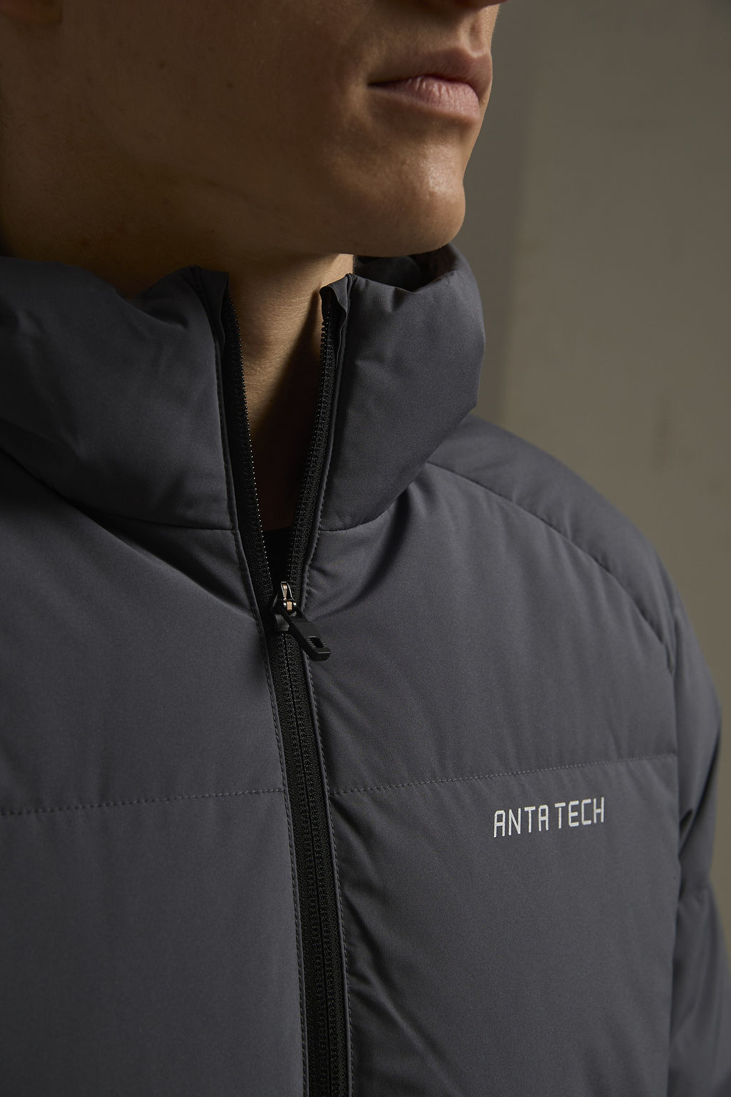 Пуховик короткий Серый Training Down Jacket