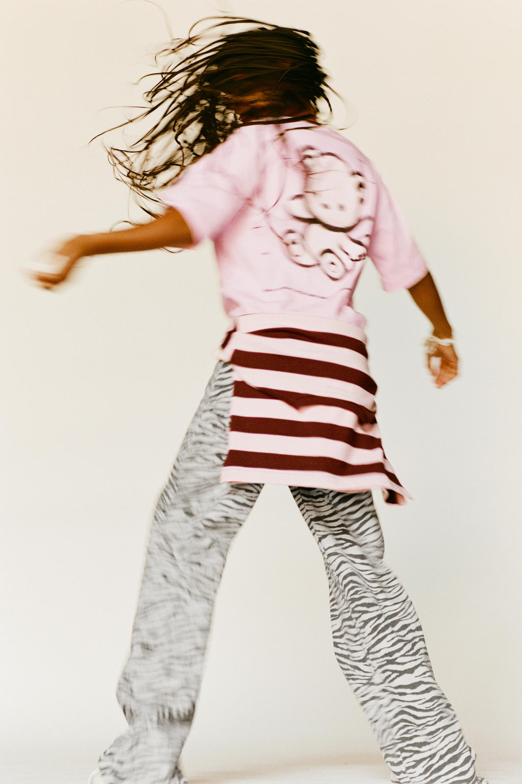 CAMISETA OSO GRAFFITI / Rosa medio - Zara фото 2