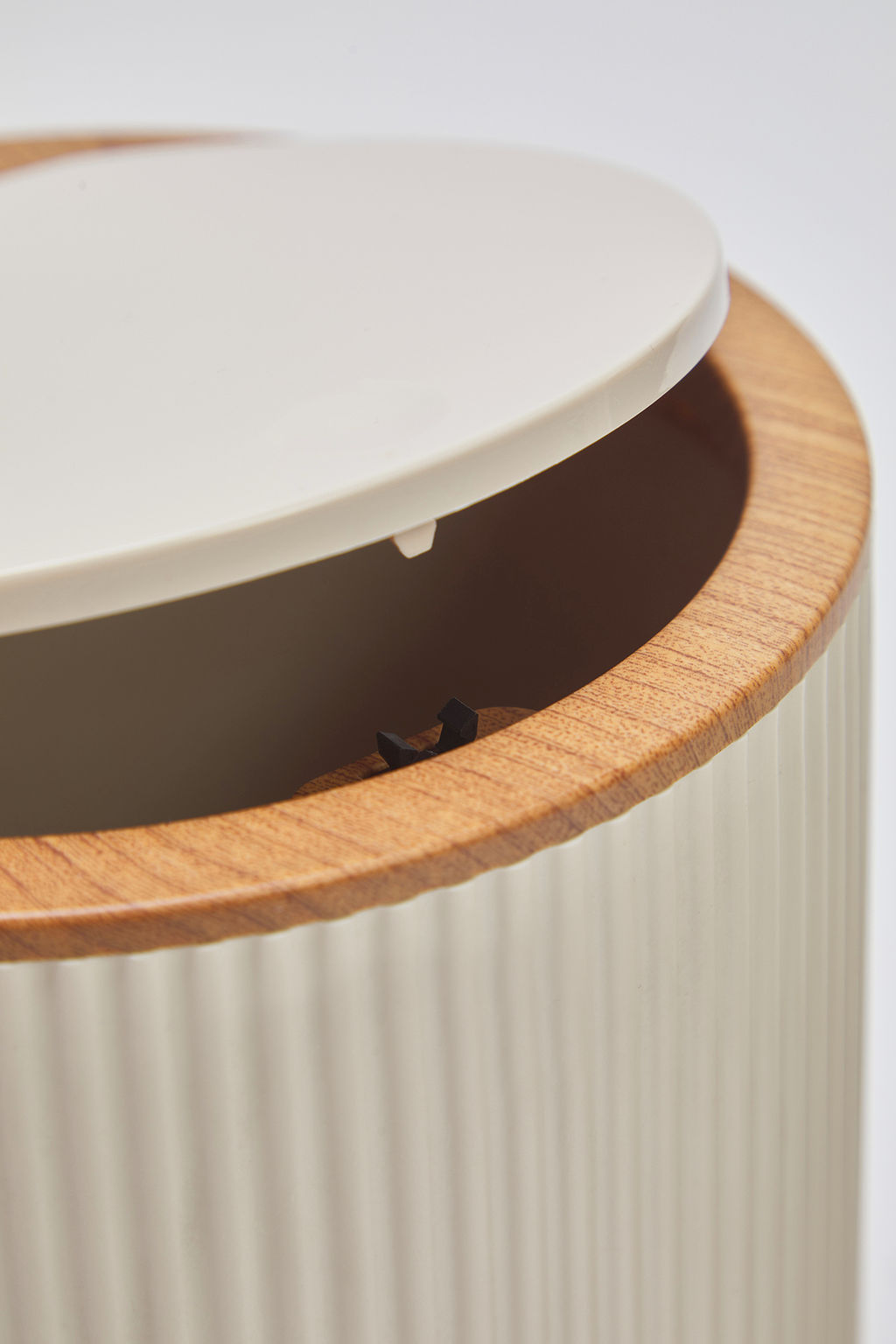 Trendyolmilla Home 2li Plastik Ahsap Gorunum Detayl? Cop Kovas? ve F?rca Banyo Seti TPHSS25BST00000  фото 2