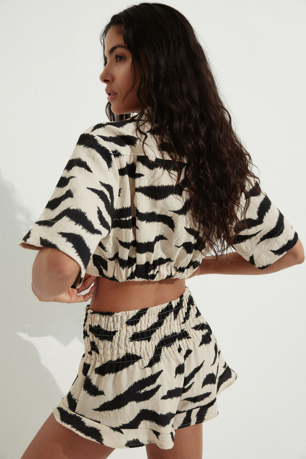 Camisa estampada corta - H&m фото 6