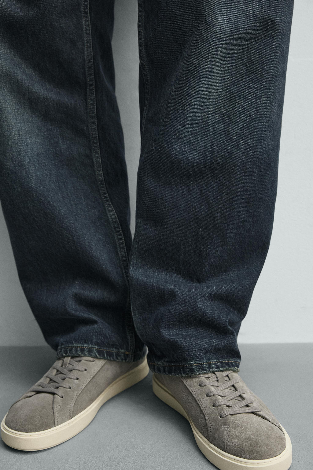 ZAPATILLA DETALLE TAL?N PIEL / Gris - Zara фото 7