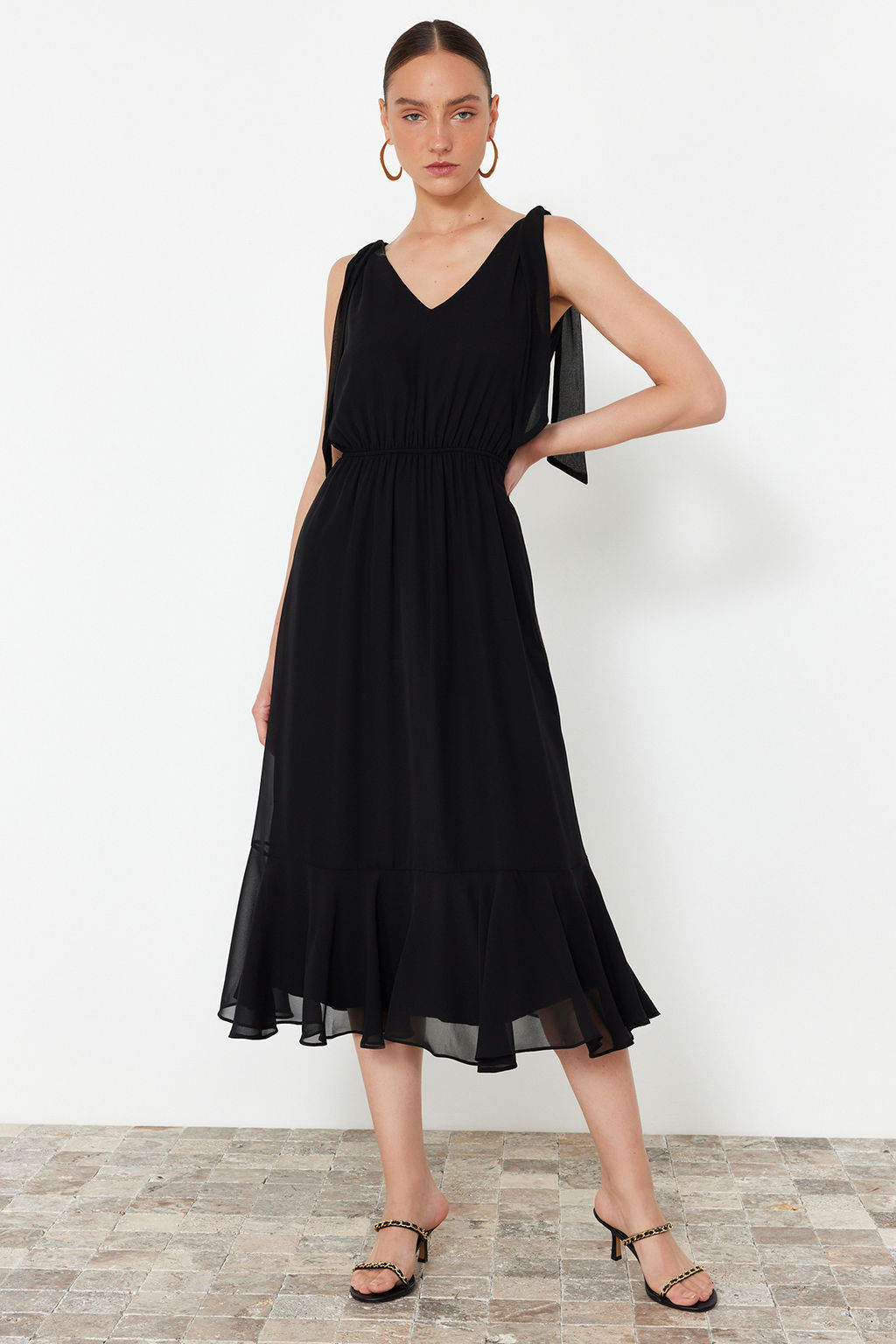 Trendyolmilla Siyah A Kesim Beli Lastikli Sifon Astarl? Maxi Dokuma Elbise TWOSS24EL00804
