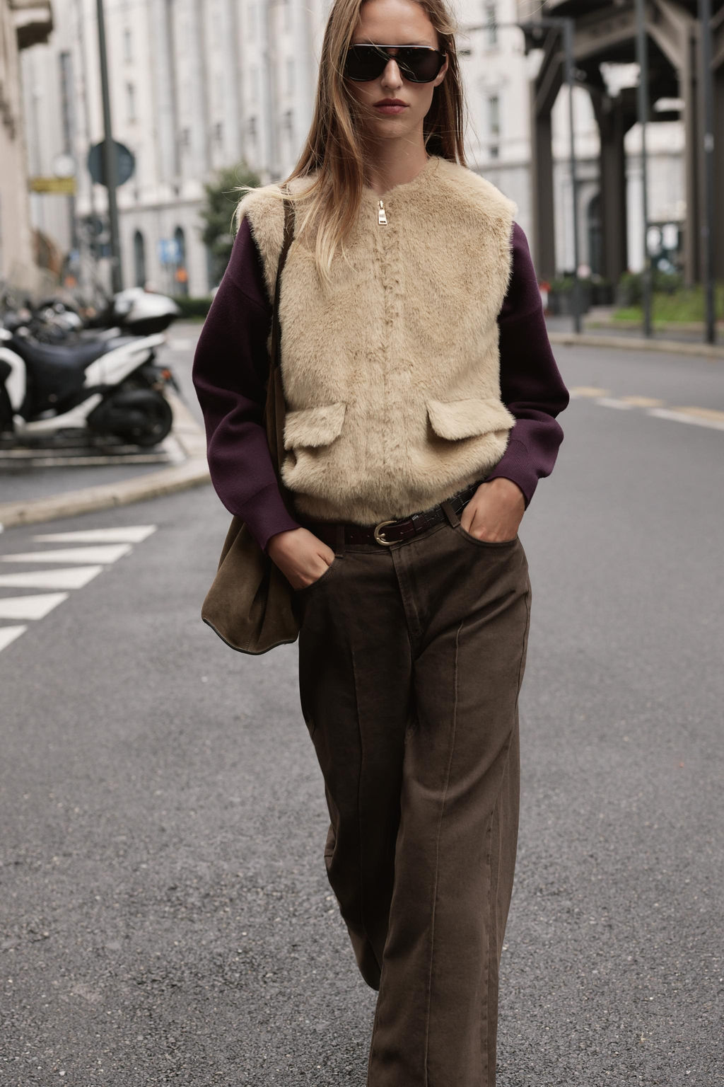 FAUX FUR GILET WITH ZIP - Zara фото 2