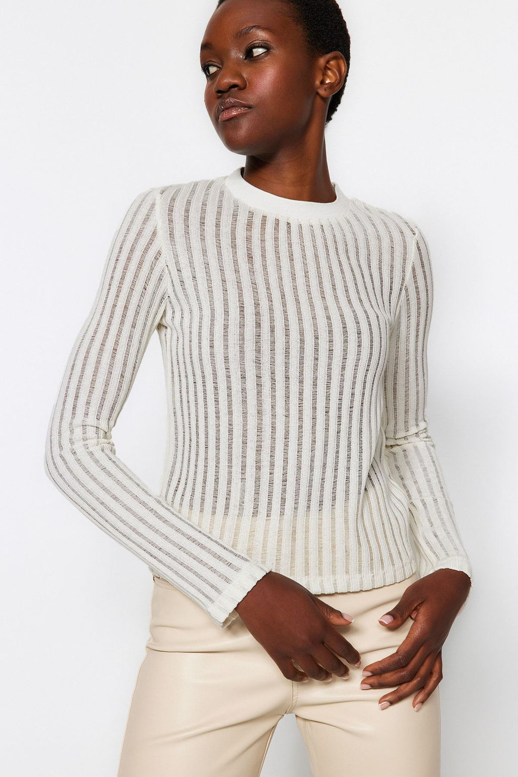 Trendyolmilla Bordo Transparan Triko Gorunumlu Kumas Regular Boy Bisiklet Yaka Orme Bluz TWOAW24BZ00094 фото 7