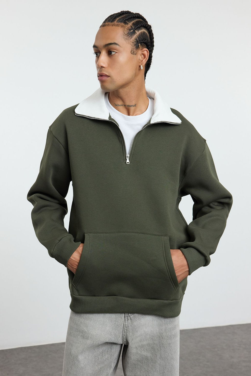 Haki Oversize/Genis Kesim Dik Yaka Fermuarl? Ici Polarl?/S?cak Tutan Sweatshirt TMNAW25SW00081