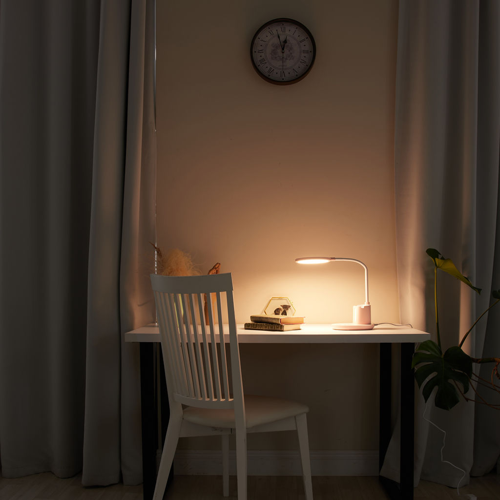 ULM-D150 15W/3000-6500K/DIM PINK Светильник настольный светодиодный с подставкой под телефон и канцелярские принадлежности. С ночной подсветкой. Сенсорный выключатель. Диммер. Розовый. TM Uniel