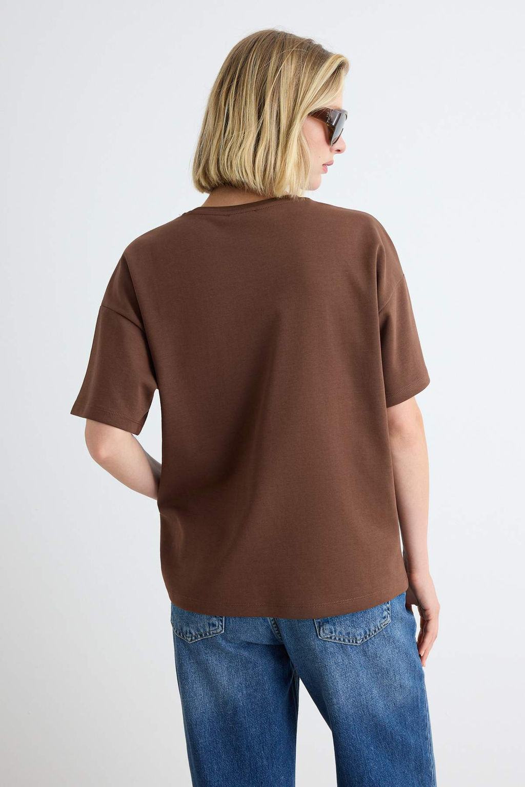 Kahverengi Oversize/Geni_ Kesim Bisiklet Yaka D___k Kol _nterlok _rme T-Shirt TWOAW27TS00005 - Trendyolmilla фото 4