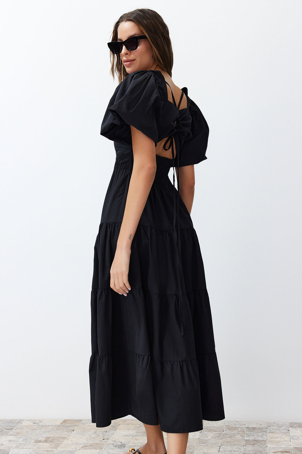 Siyah Belden Ac?lan Gipe ve S?rt Detayl? Kare Yaka Maxi Dokuma Elbise TWOSS24EL00431 - Trendyolmilla фото 3