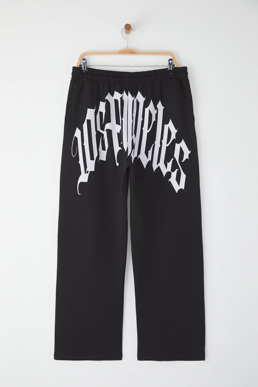 TRENDYOL MAN Siyah Oversize/Genis Kesim Bol Paca Los Angeles Bask?l? Esofman Alt? TMNSS25EA00005