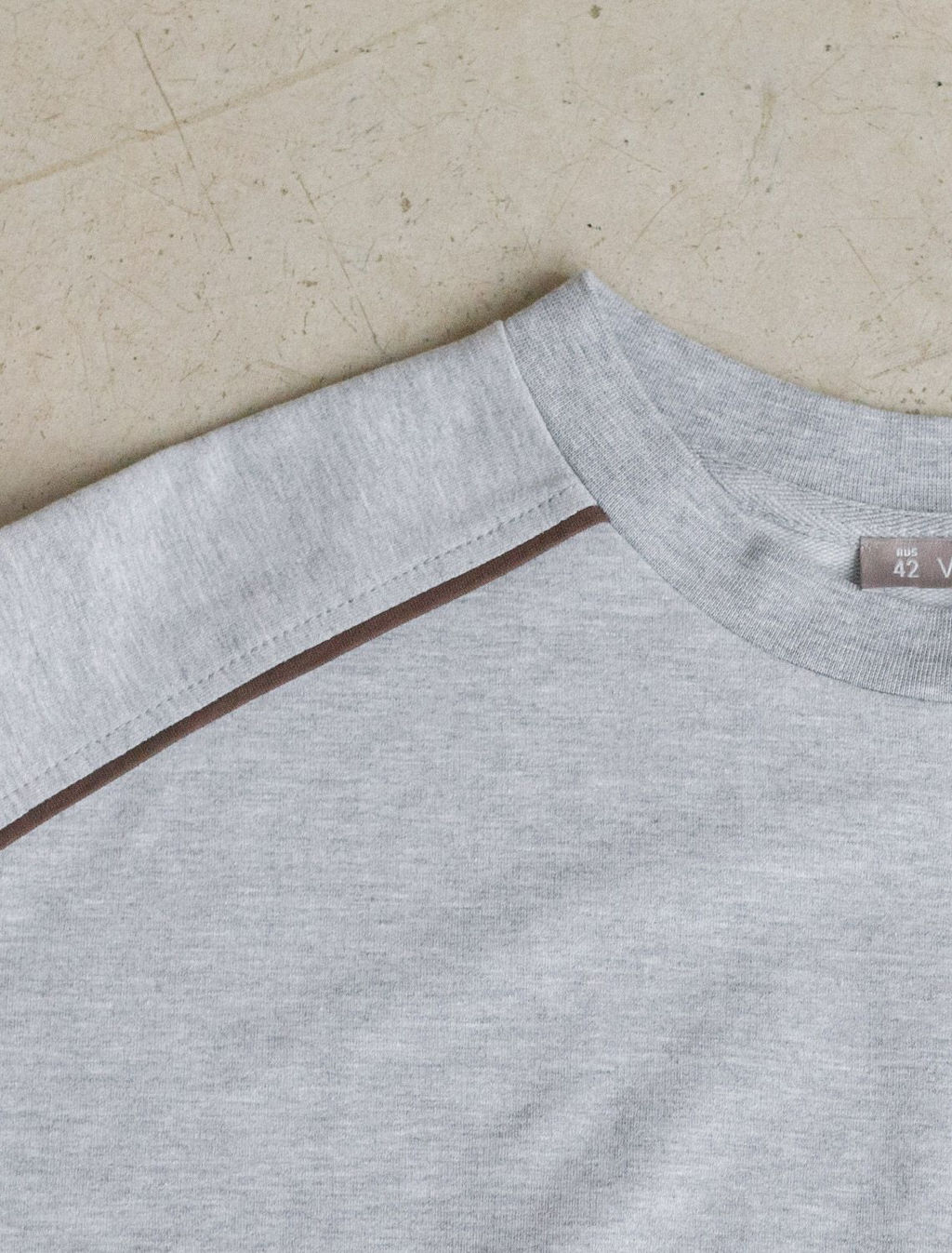 Свитшот с лампасами и разрезами из эластичного футера двухнитки без начеса - Vilatte фото 7