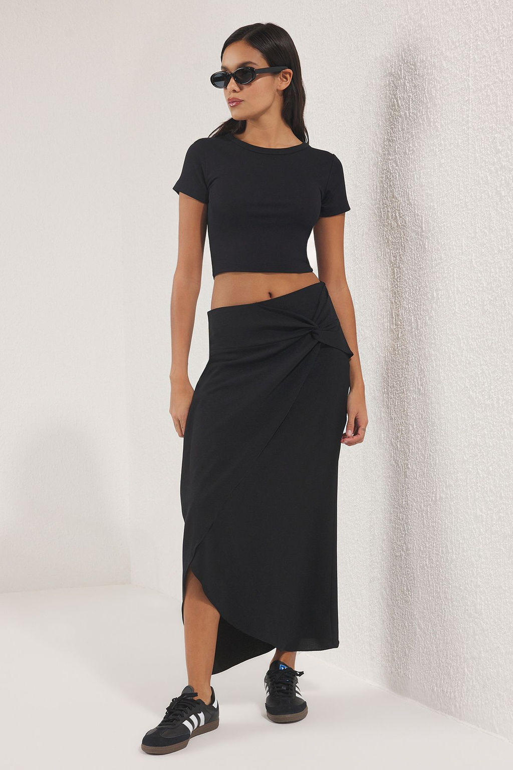 Trendyolmilla Siyah Ayrobin Dugum Detayl? Midi Etek TWOSS25ET00190