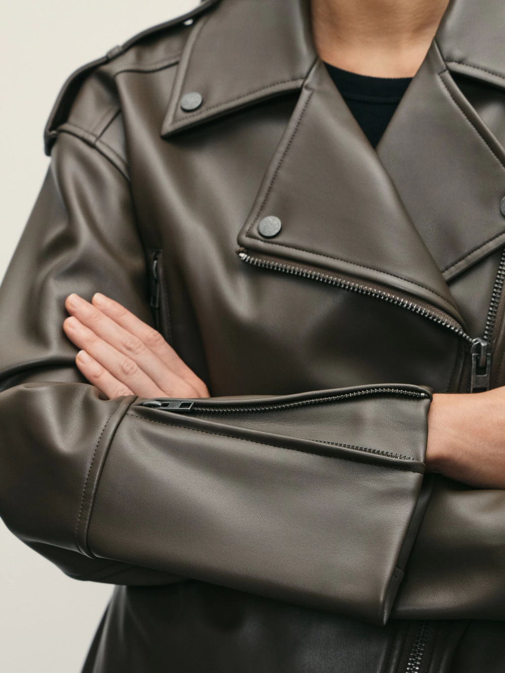 Куртка из искусственной кожи с ремнём / Zarina фото 8