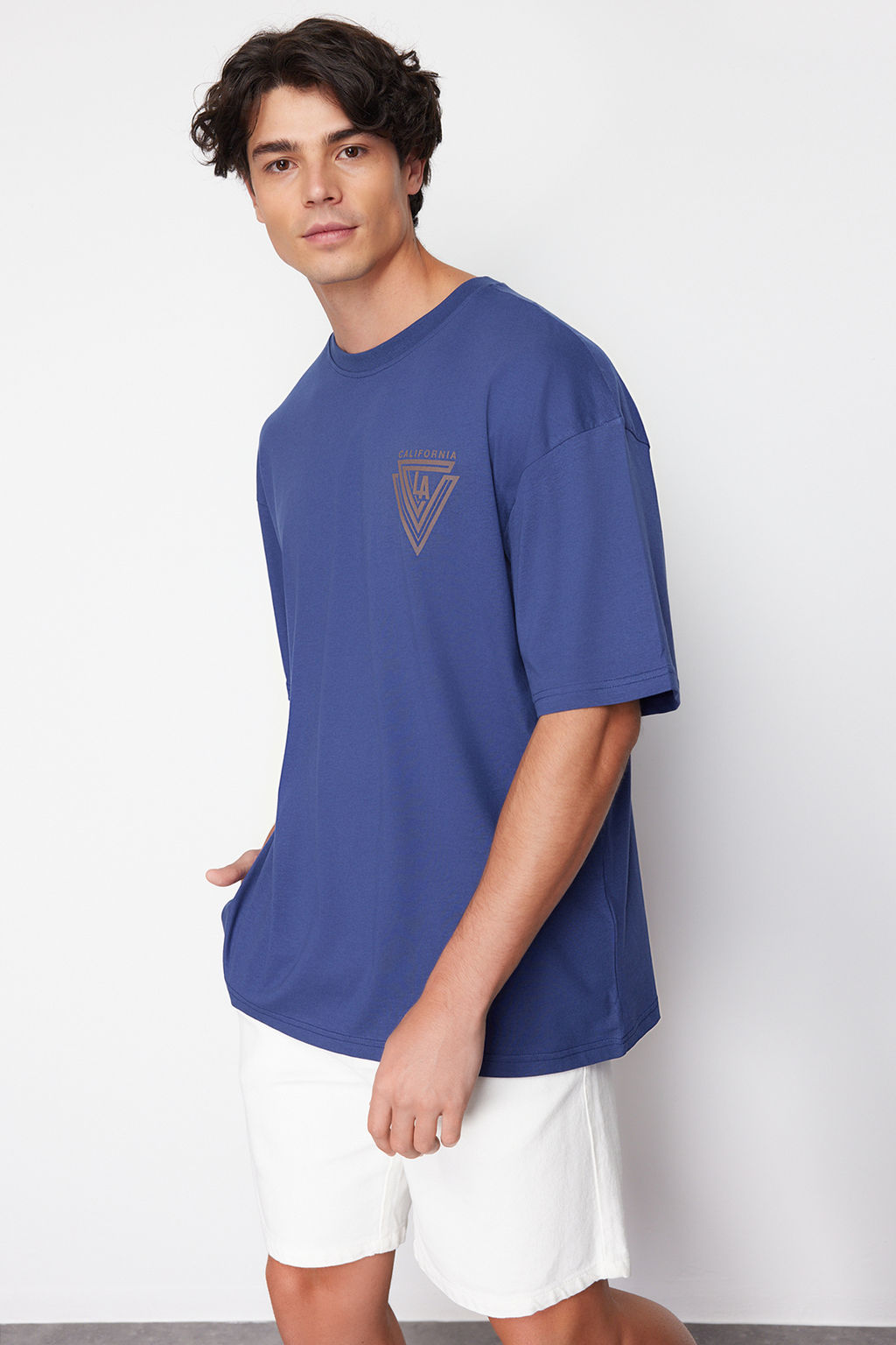 TRENDYOL MAN Oversize/Genis Kesim K?sa Kollu Sehir Bask?l? %100 Pamuklu T-Shirt TMNSS20TS1102 - Trendyolmilla фото 4
