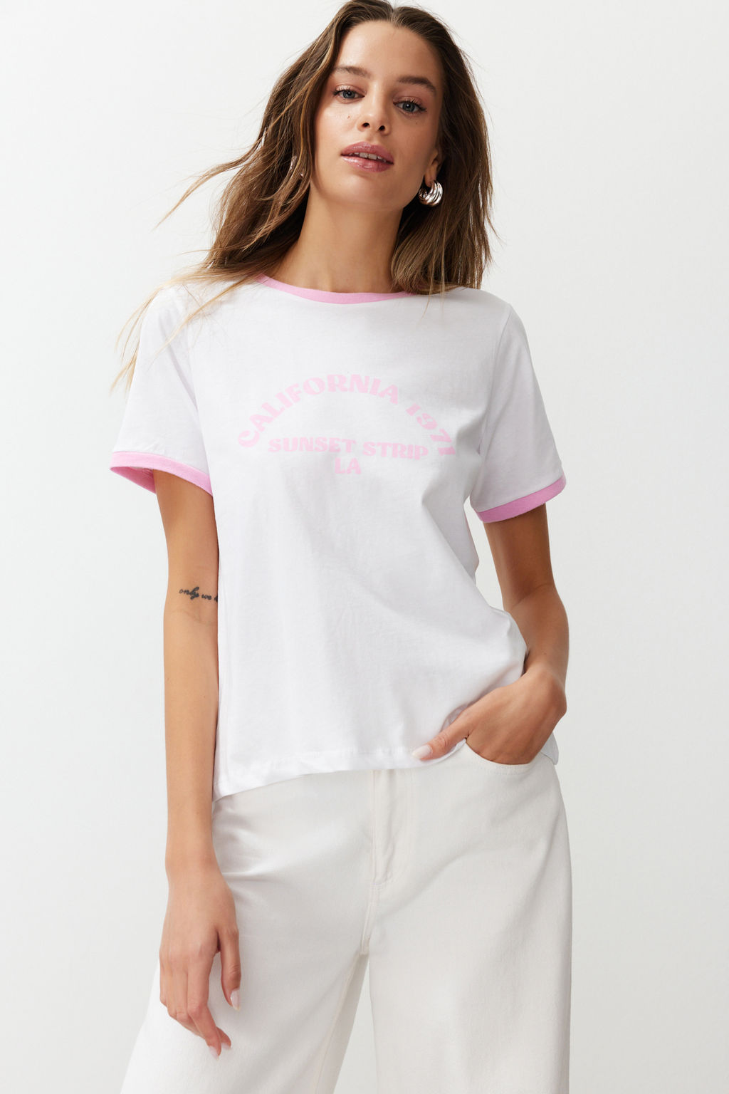 TRENDYOLMILLA Ekru %100 Pamuk Slogan Bask?l? Kontrast Biye Detayl? Orme T-Shirt TWOSS24TS00105 фото 3