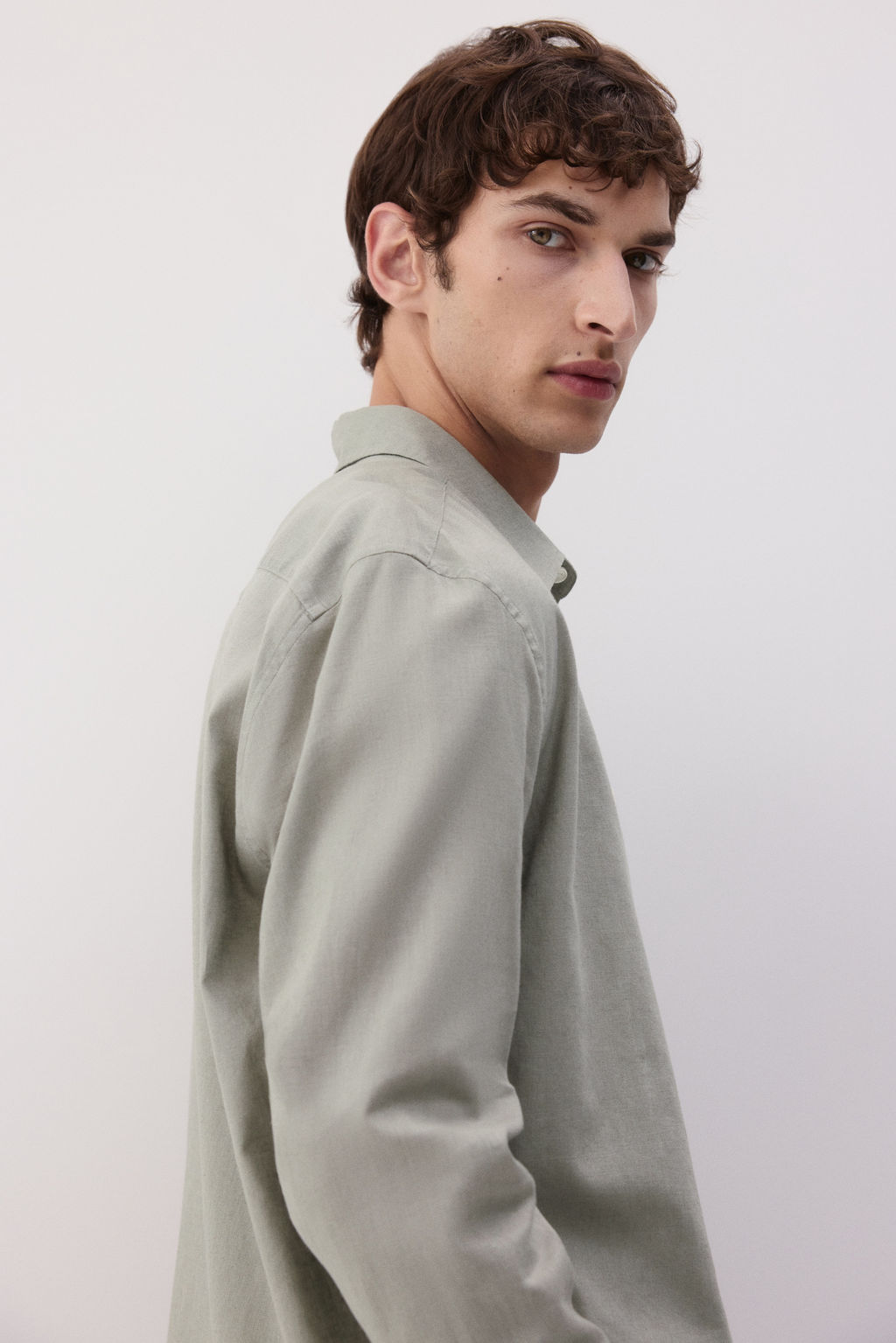 Camisa en mezcla de lino Regular Fit - H&m фото 9