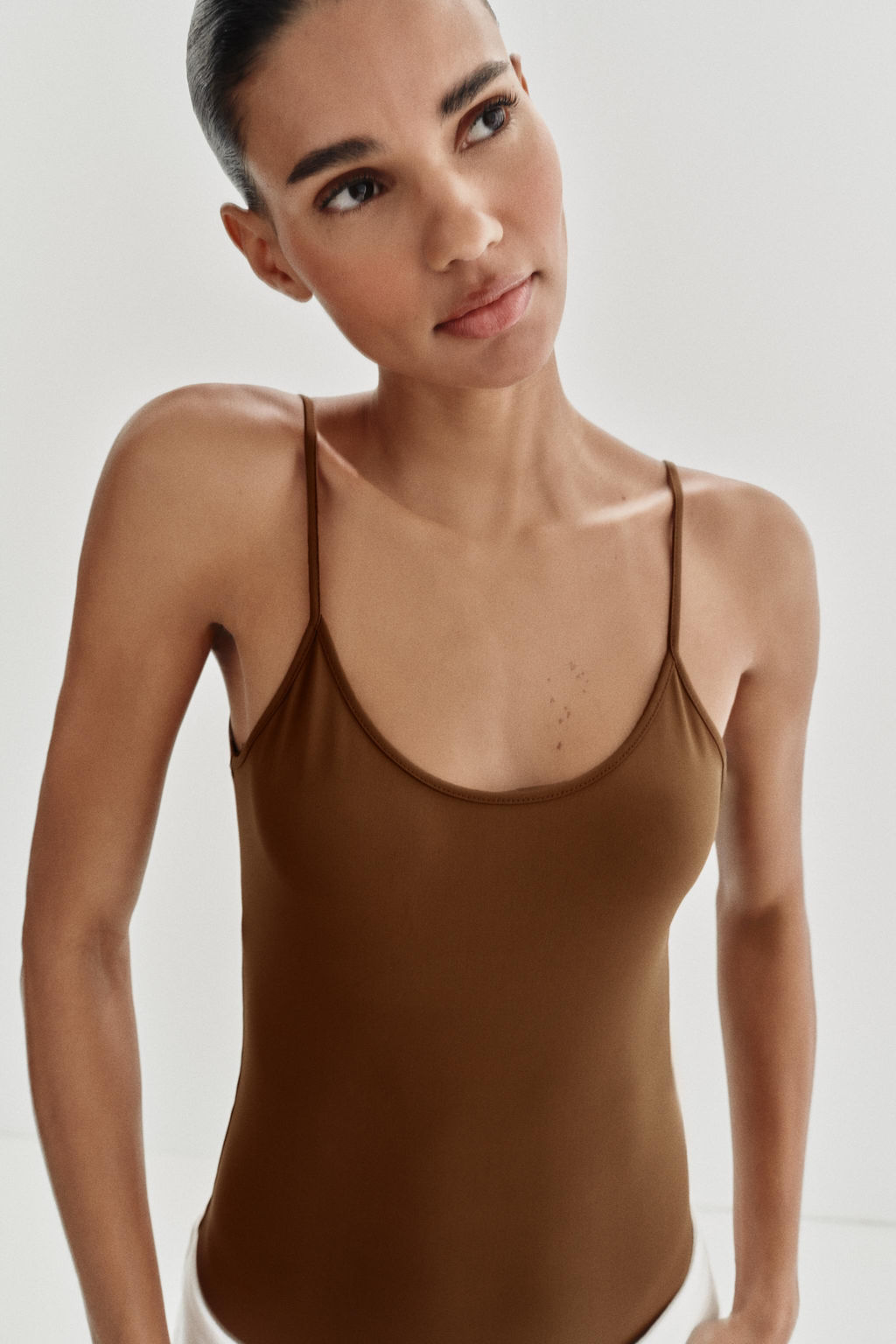 CAMISETA POLIAMIDA TIRANTE FINO / Tostado - Zara фото 13