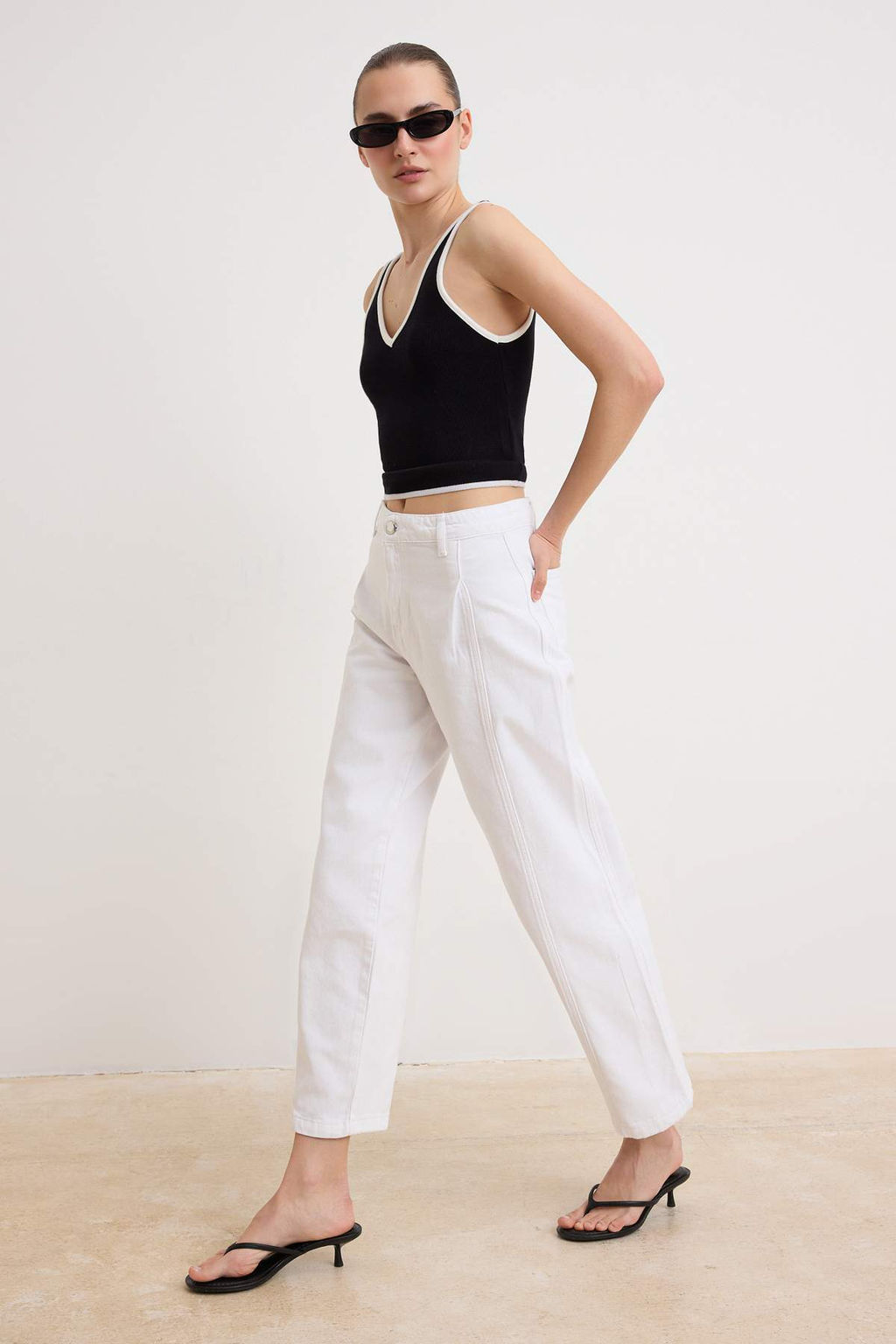 Beyaz Pileli Cep Detayl? %100 Pamuk Baggy Yuksek Bel Jeans TWOSS26JE00247 - Trendyolmilla фото 6