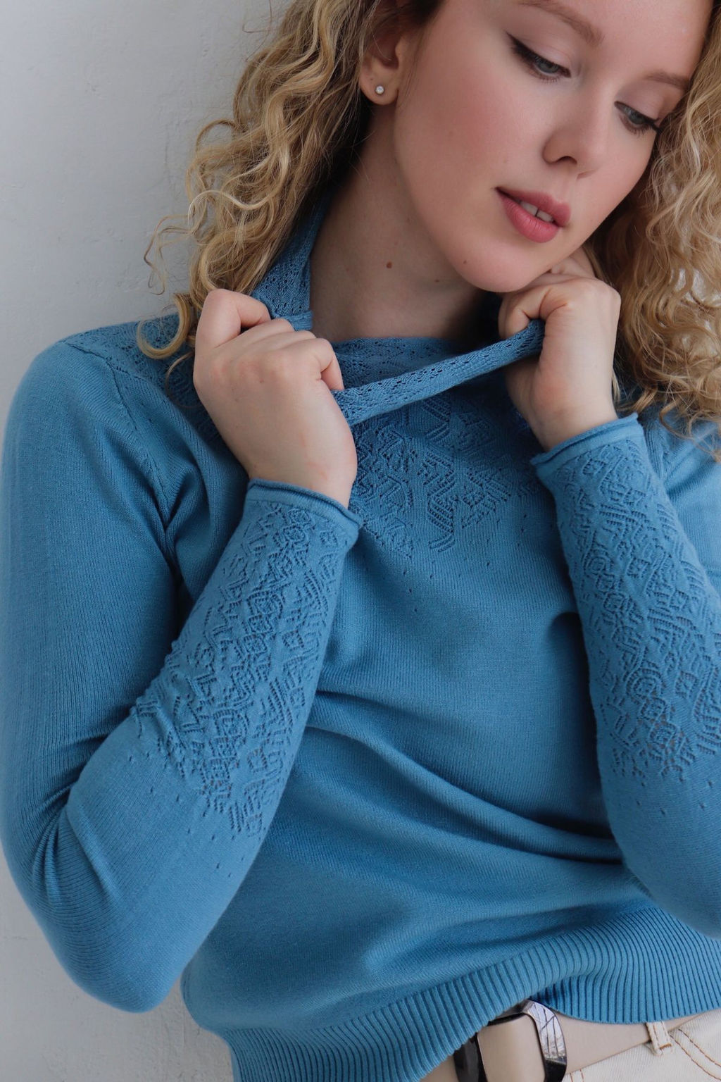 12203 Свитер с ажурной кокеткой голубой - Martichelli фото 6