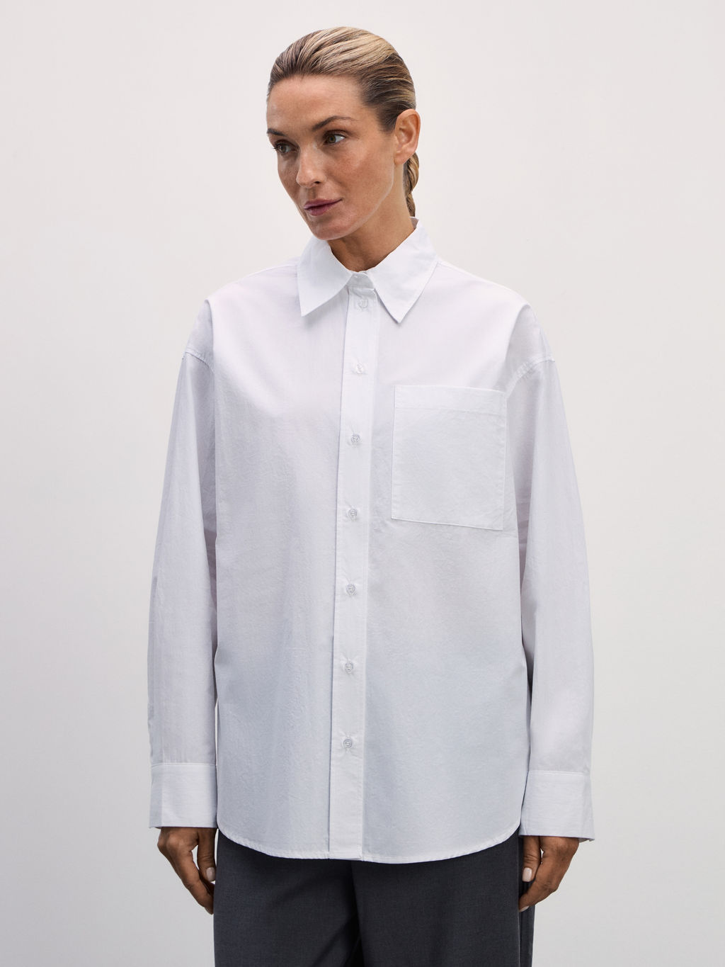 Рубашка оверсайз из хлопка с карманом / Zarina фото 3