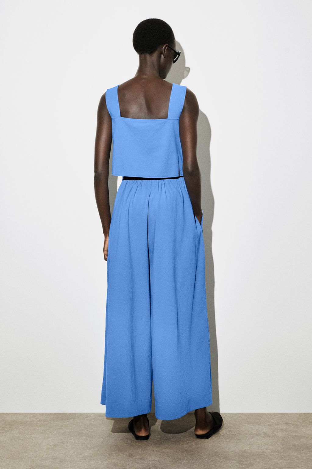 MONO WIDE LEG CON TEXTURA Y ESPALDA DESCUBIERTA - H&m фото 6