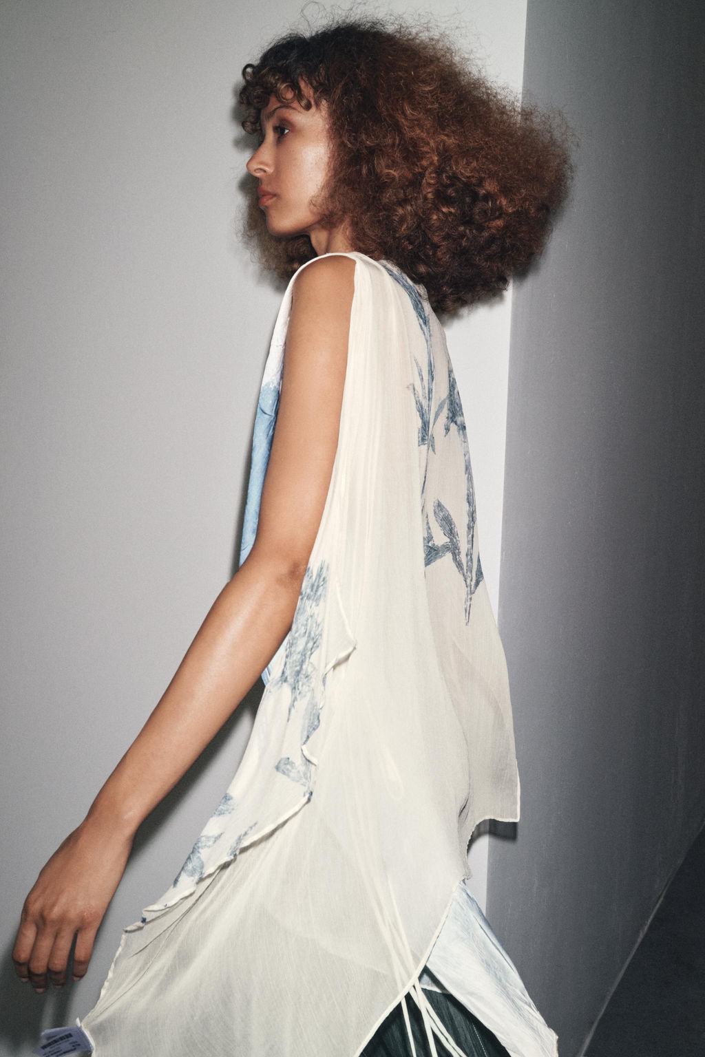 LIMITED EDITION PRINTED ASYMMETRIC TOP - Zara фото 11