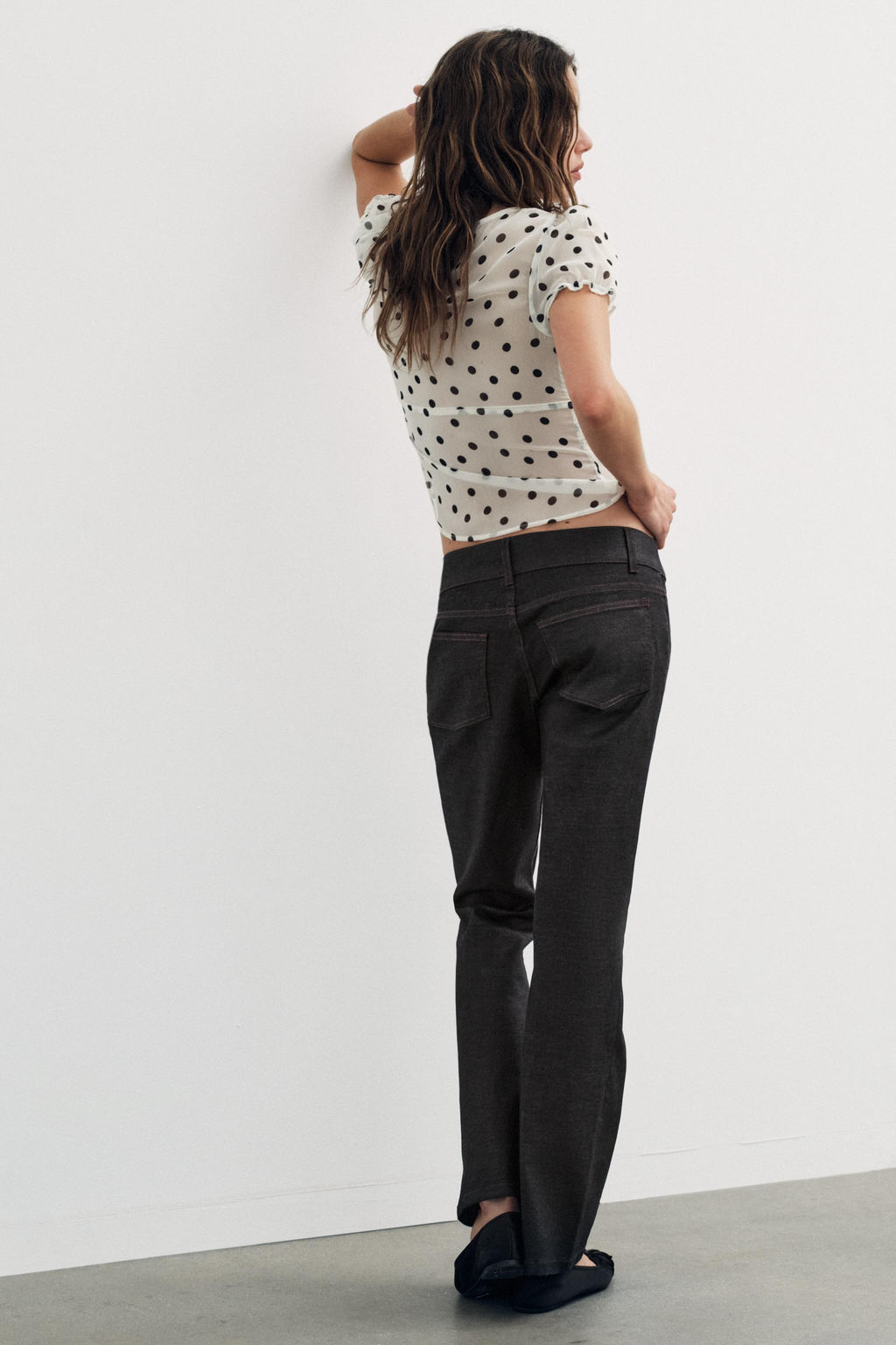 TRF WAXED LOW-RISE JEANS - Zara фото 5