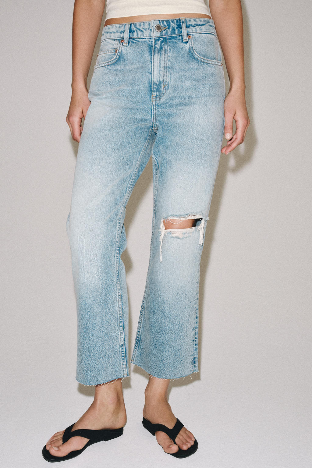 JEANS ZW COLLECTION RELAXED BOOTCUT TIRO MEDIO CROPPED / Azul claro - Zara фото 2