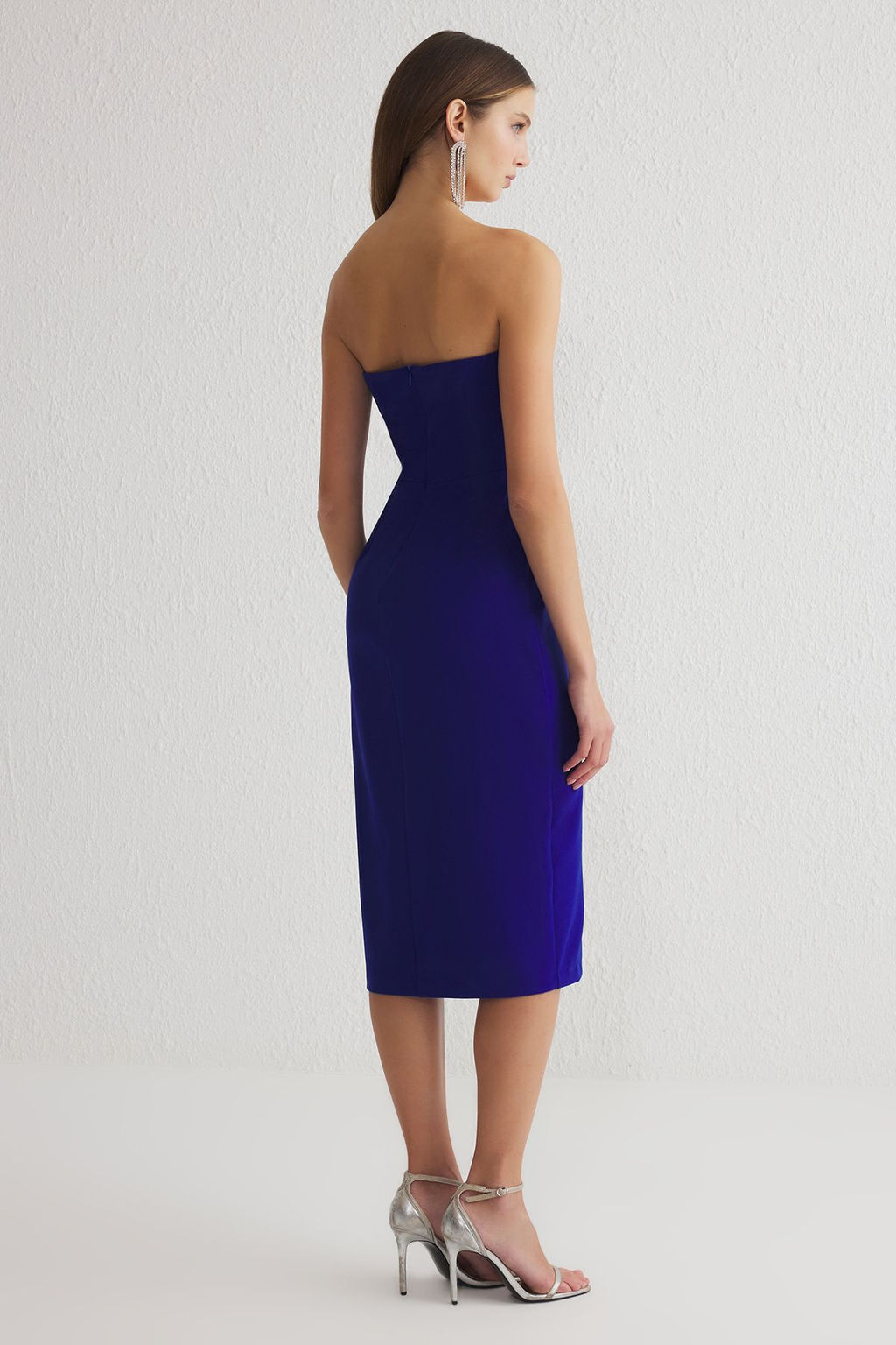 TRENDYOLMILLA Saks Vucuda Oturan Aksesuar Detayl? Straplez Dokuma Midi Elbise TPRSS25EL00127 фото 10