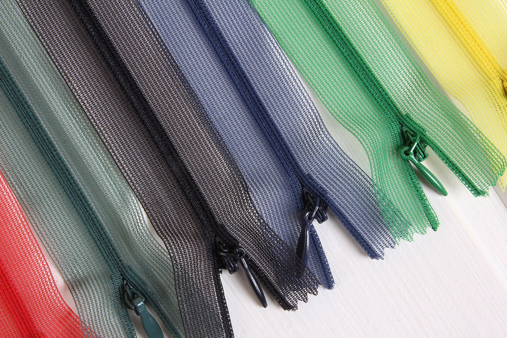 Молния Спираль н/р потайная т.3 Gamma G010S 40 см на сетчатой тесьме потайная пластик 10 шт