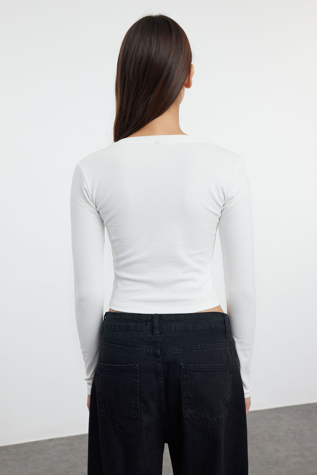 Trendyolmilla Siyah-Ekru Ikili Paket Crop/K?sa Fitted/Vucuda Oturan Orme Bluz TWOAW25BZ00061 фото 8