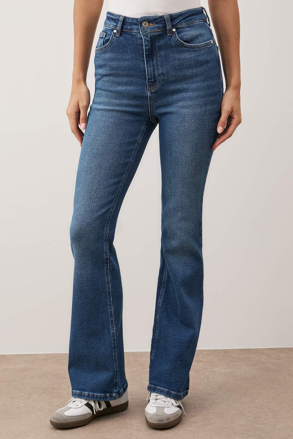 Koyu Mavi Yuksek Bel Flare Jeans TWOAW26JE00248 - Trendyolmilla фото 3