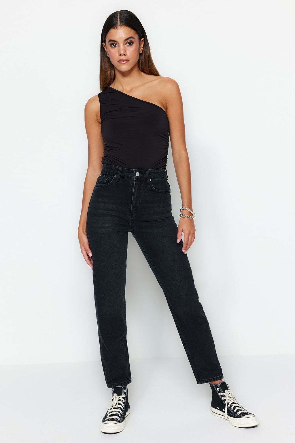 TRENDYOLMILLA Mavi Yuksek Bel Mom Jeans TWOSS23JE00085