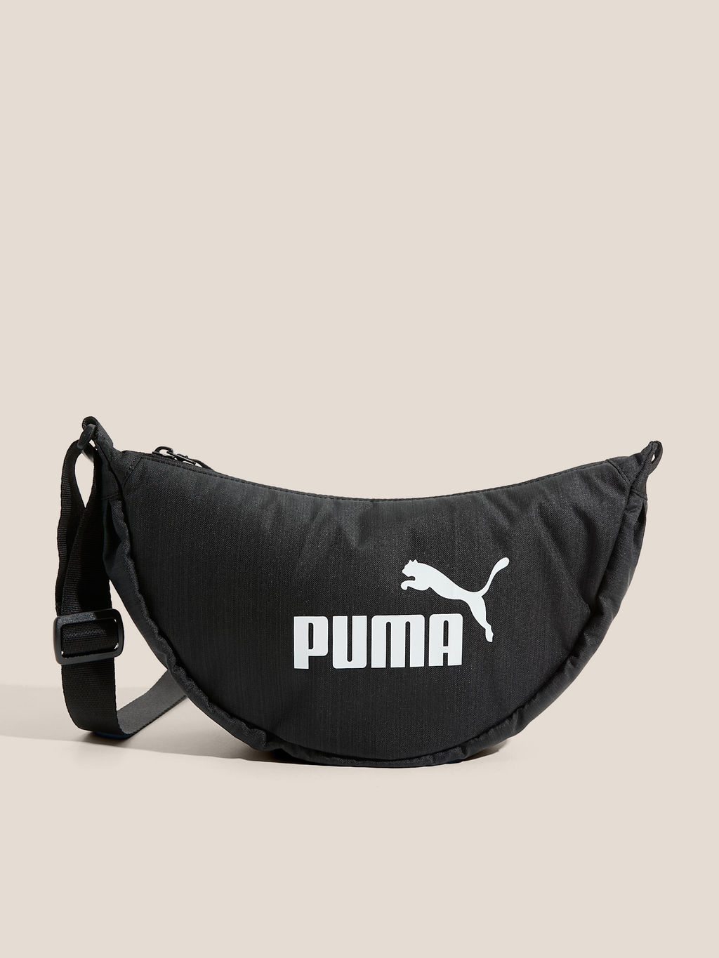 Женская сумка через плечо PUMA BASE Half Moon Bag Артикул 4558137, черный