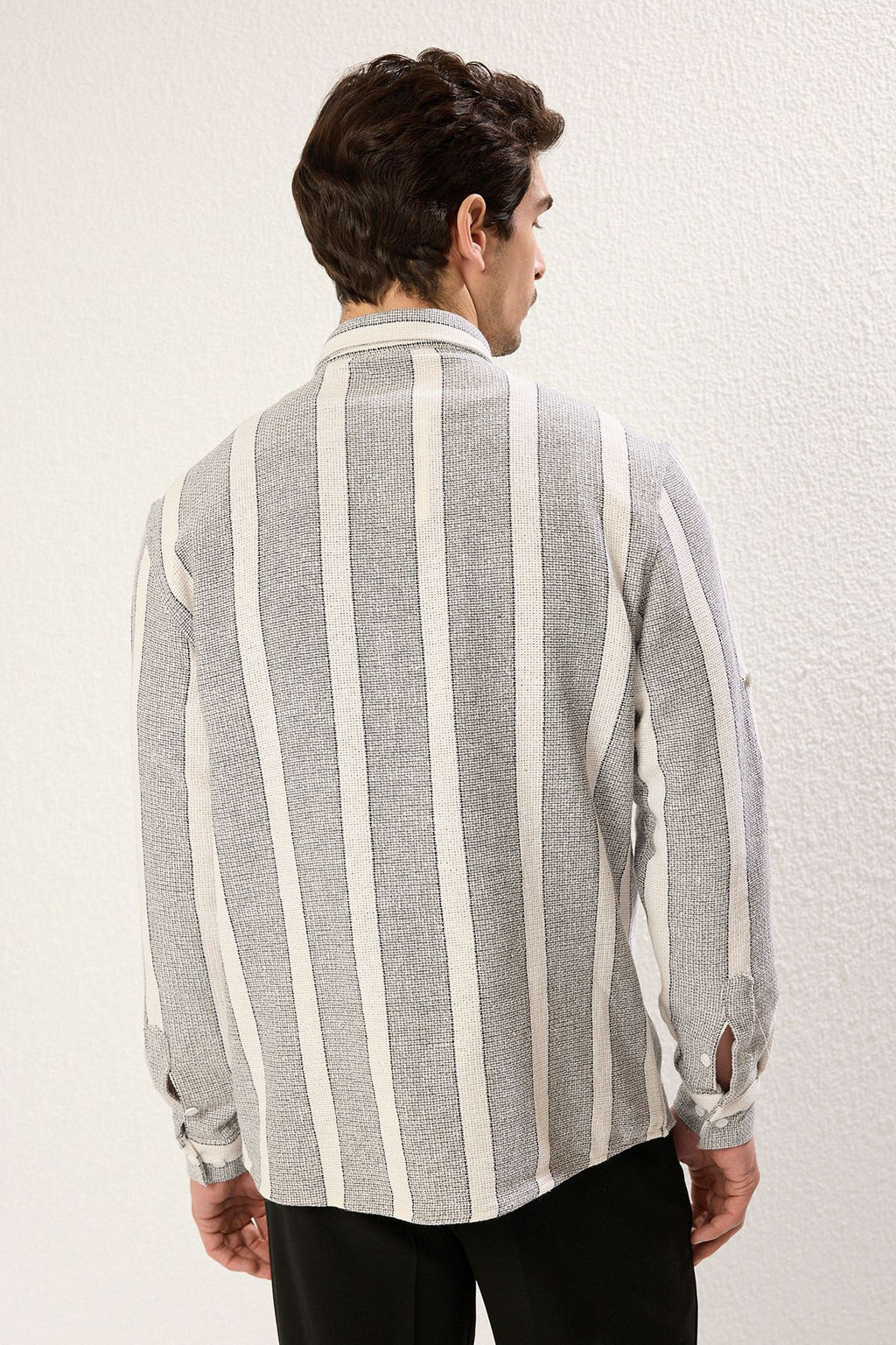 TRENDYOL MAN Siyah Regular Fit Dusuk Omuz Cizgili Etamin Dokulu Yazl?k Gomlek TMNSS25GO00029 - Trendyolmilla фото 7