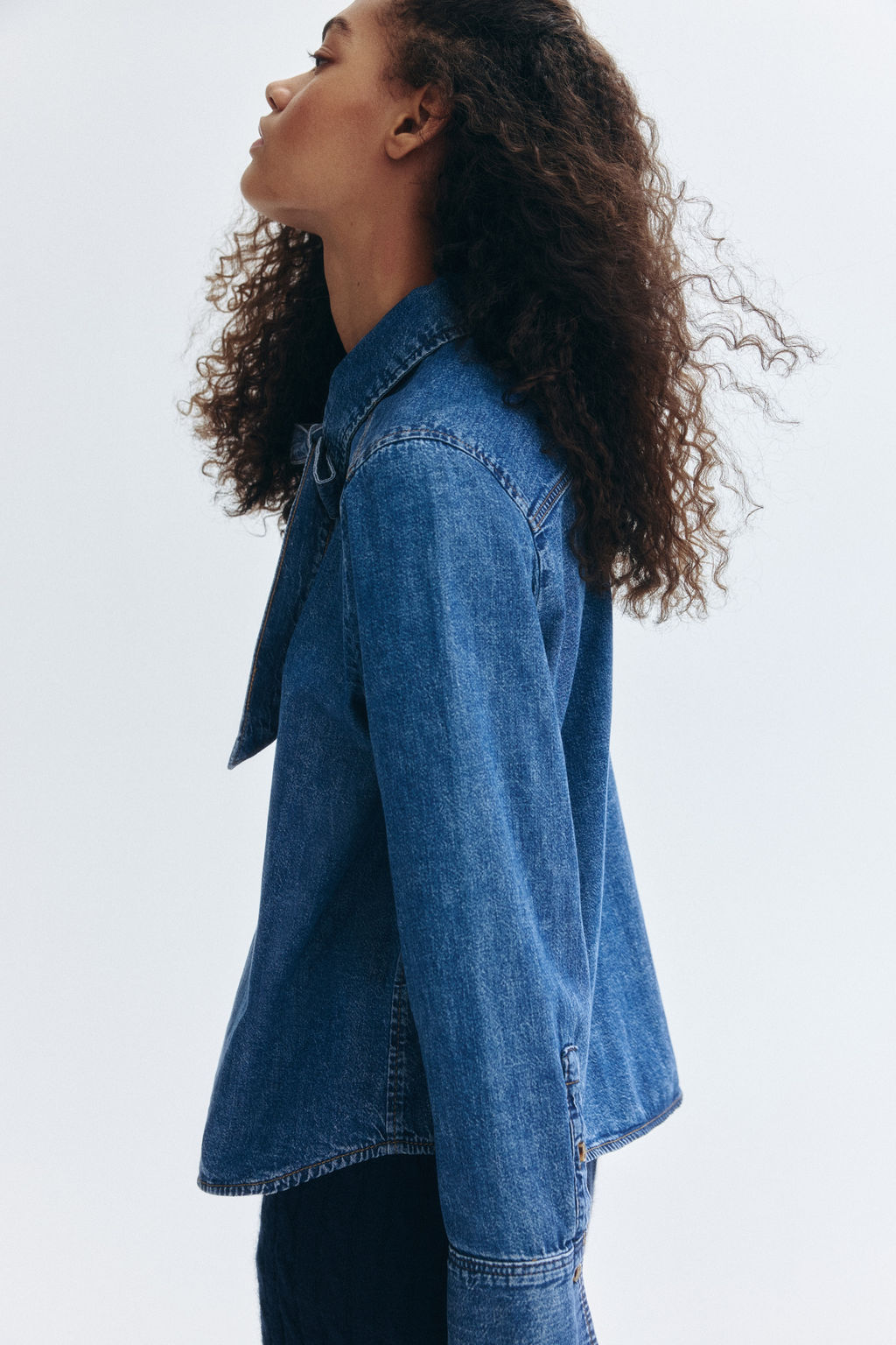 Blusa denim con lazada - H&m фото 7
