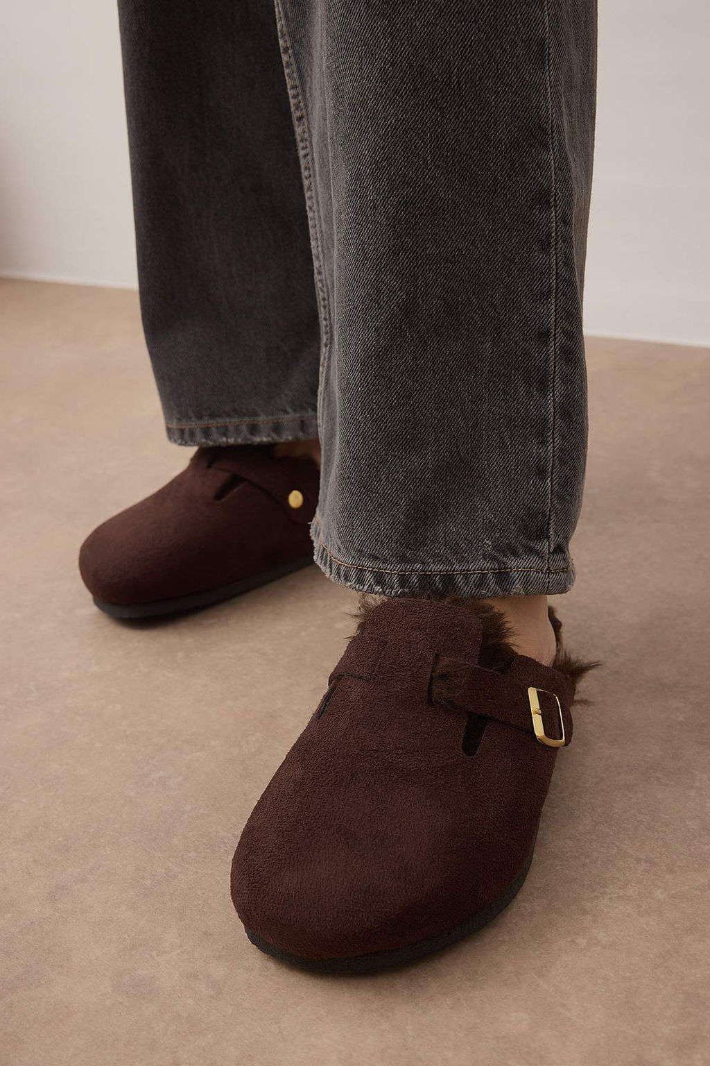 Koyu Kahverengi Ici Kurklu Onu Kapal? Duz Kad?n Sabo Terlik TAKAW26TE00000 - Trendyolmilla фото 2