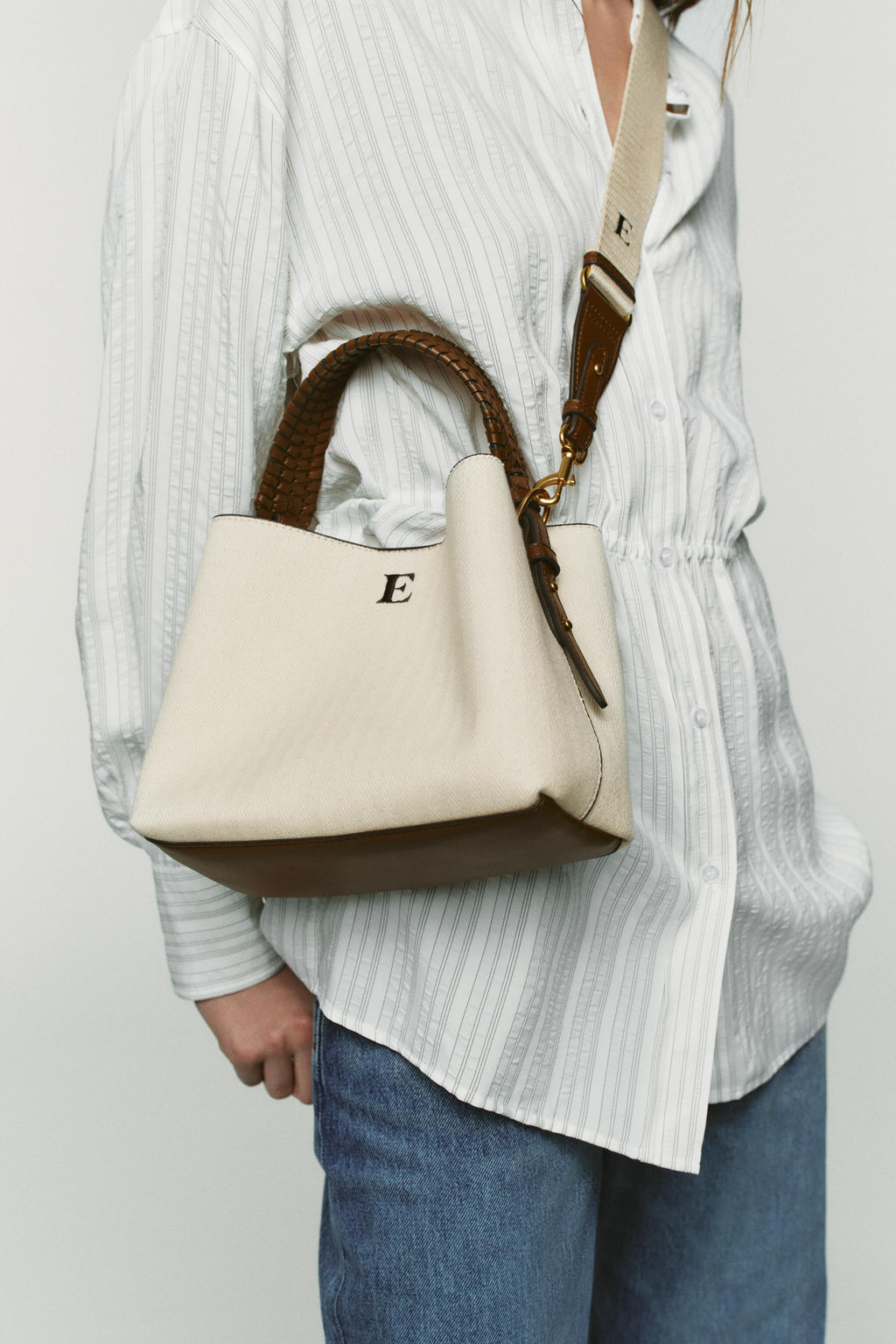 BOLSO CANVAS ASA TRENZADA / Beige claro - Zara фото 2