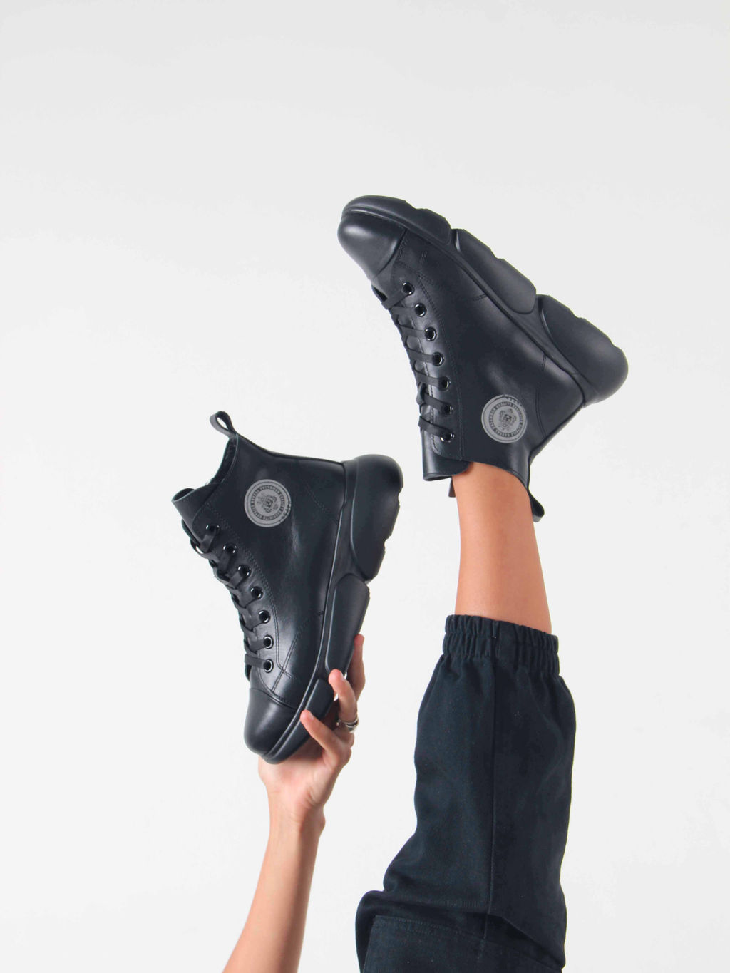 Ботинки 213.ariyabl. black/Байка