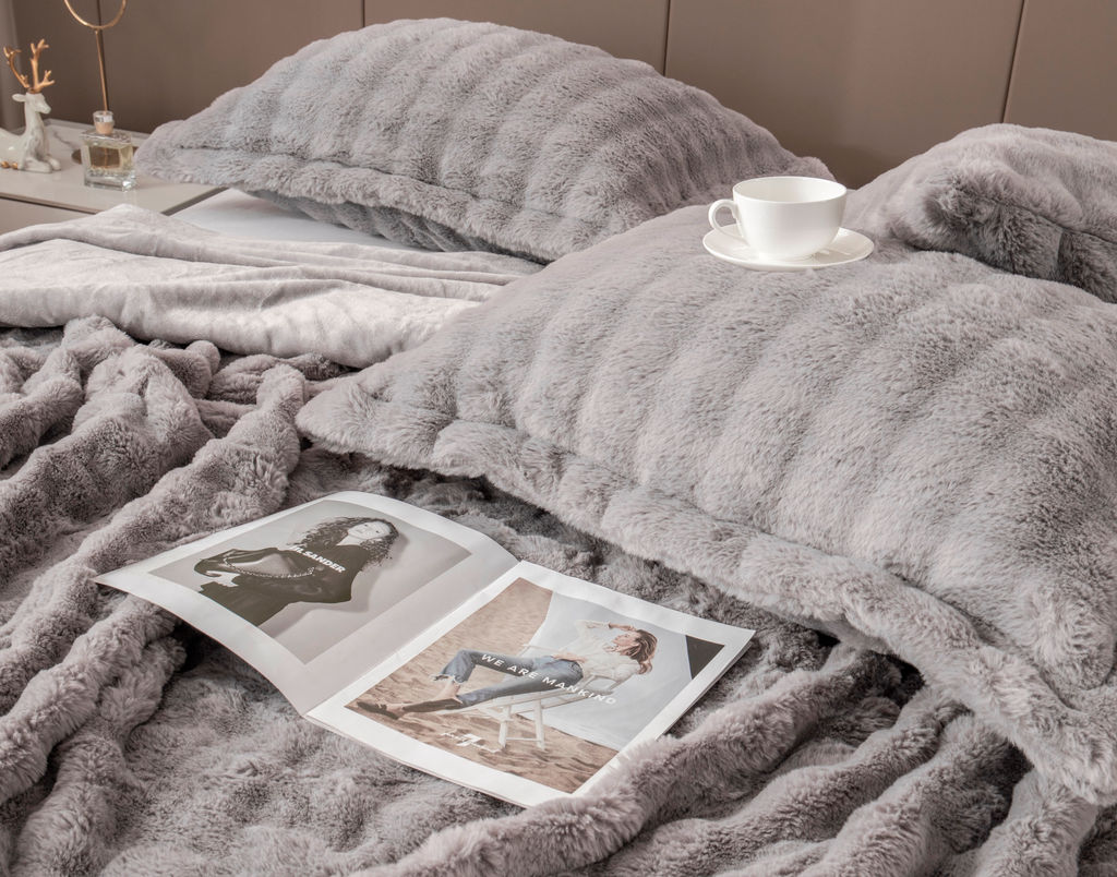 Покрывало декоративное Shinshilla buffy (бежевый платина)