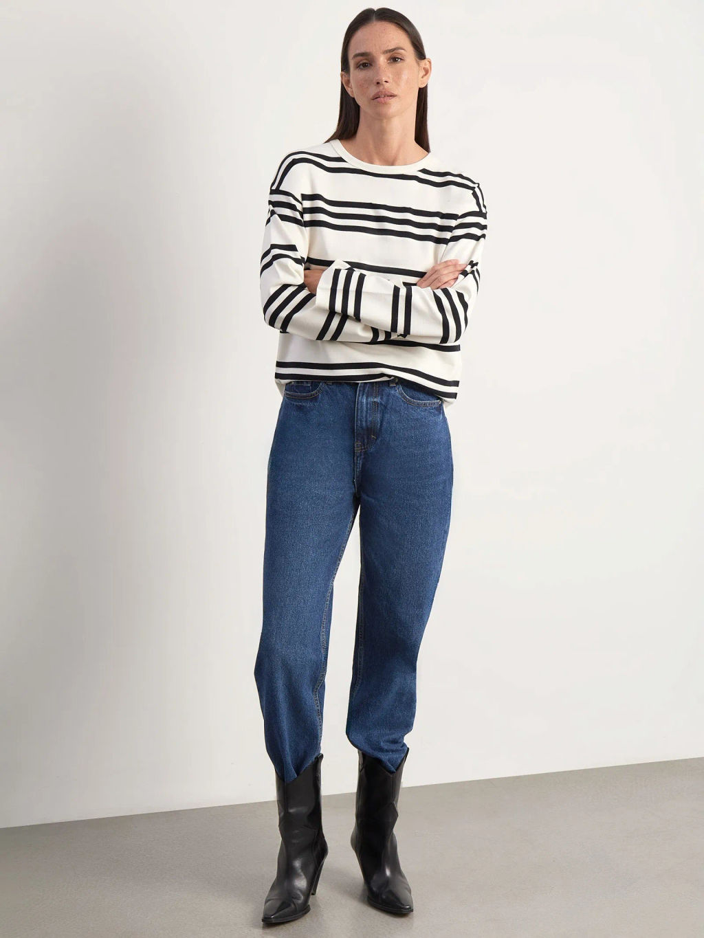 EMKA / Джинсы Mom Fit 385  фото 4